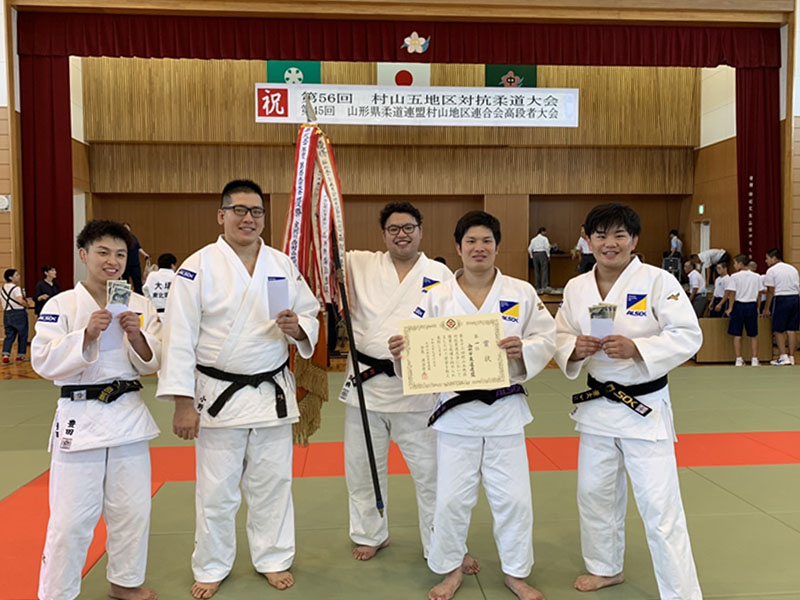 山形県柔道連盟村山地区連合会高段者大会でALSOK山形が優勝した写真